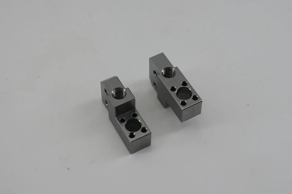 AISI 416 tempered CNC machined jaw holder with threaded and bored features