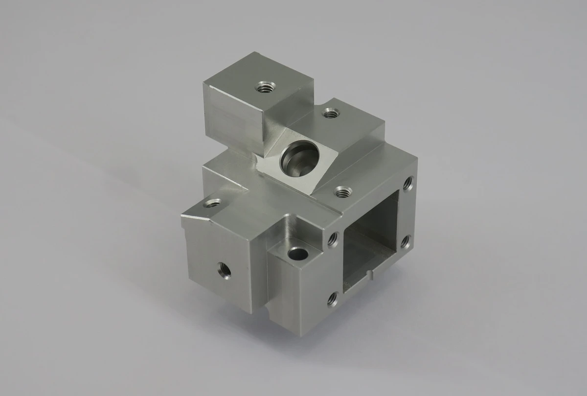 clear anodized 6061 valve body threads bores