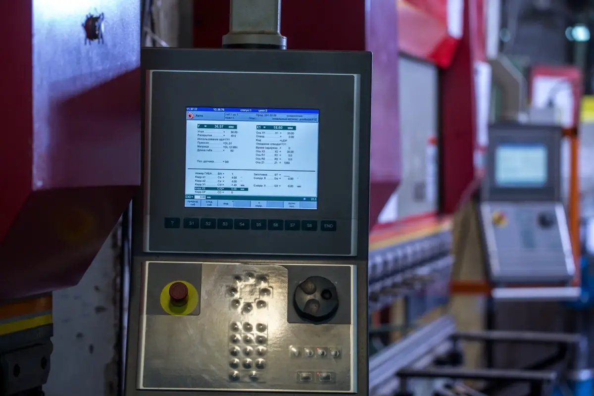 CNC press brake for precision sheet metal
