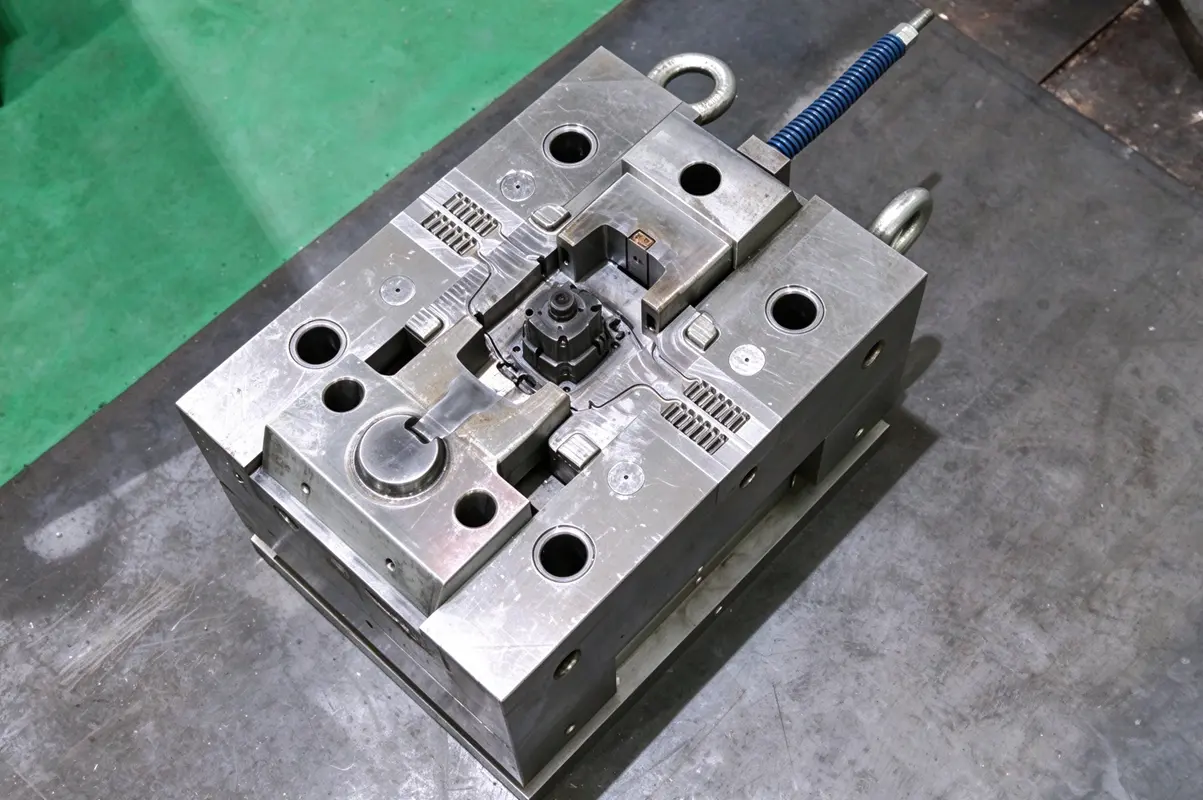 Metal die casting mold base