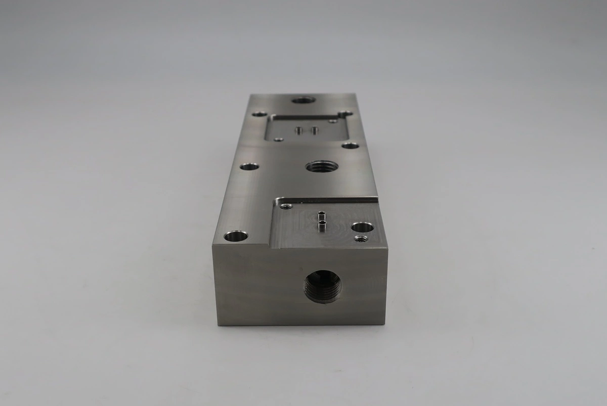 Custom CNC machined microfluidic manifold